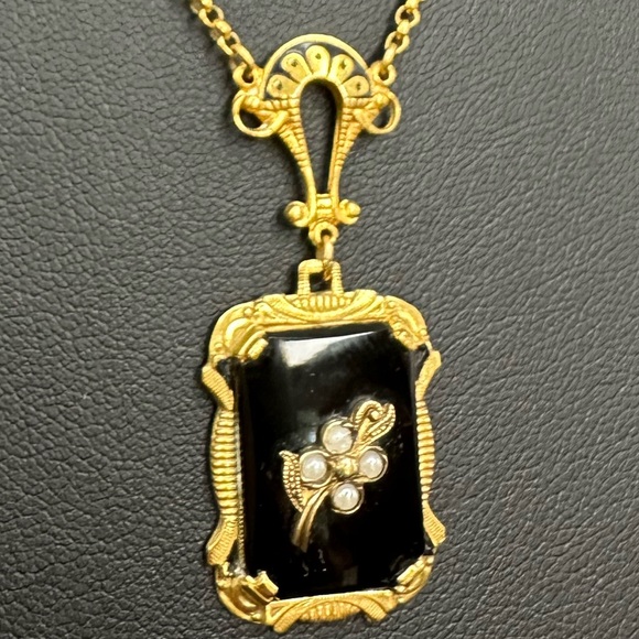 Elegant Vintage Victorian-Style Necklace with Faux Pearls - Picture 9 of 14